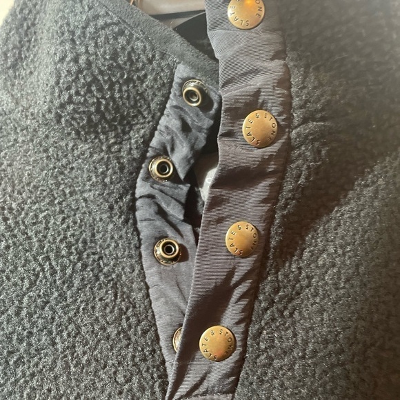 Slate & STONE Snap Front Fleece Pullover in black - Picture 4 of 15